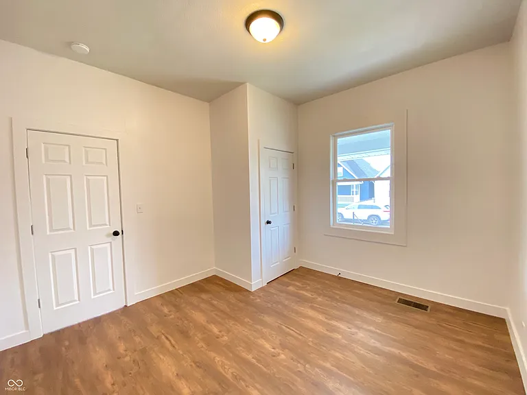1518 Lawton Ave — Photo 13