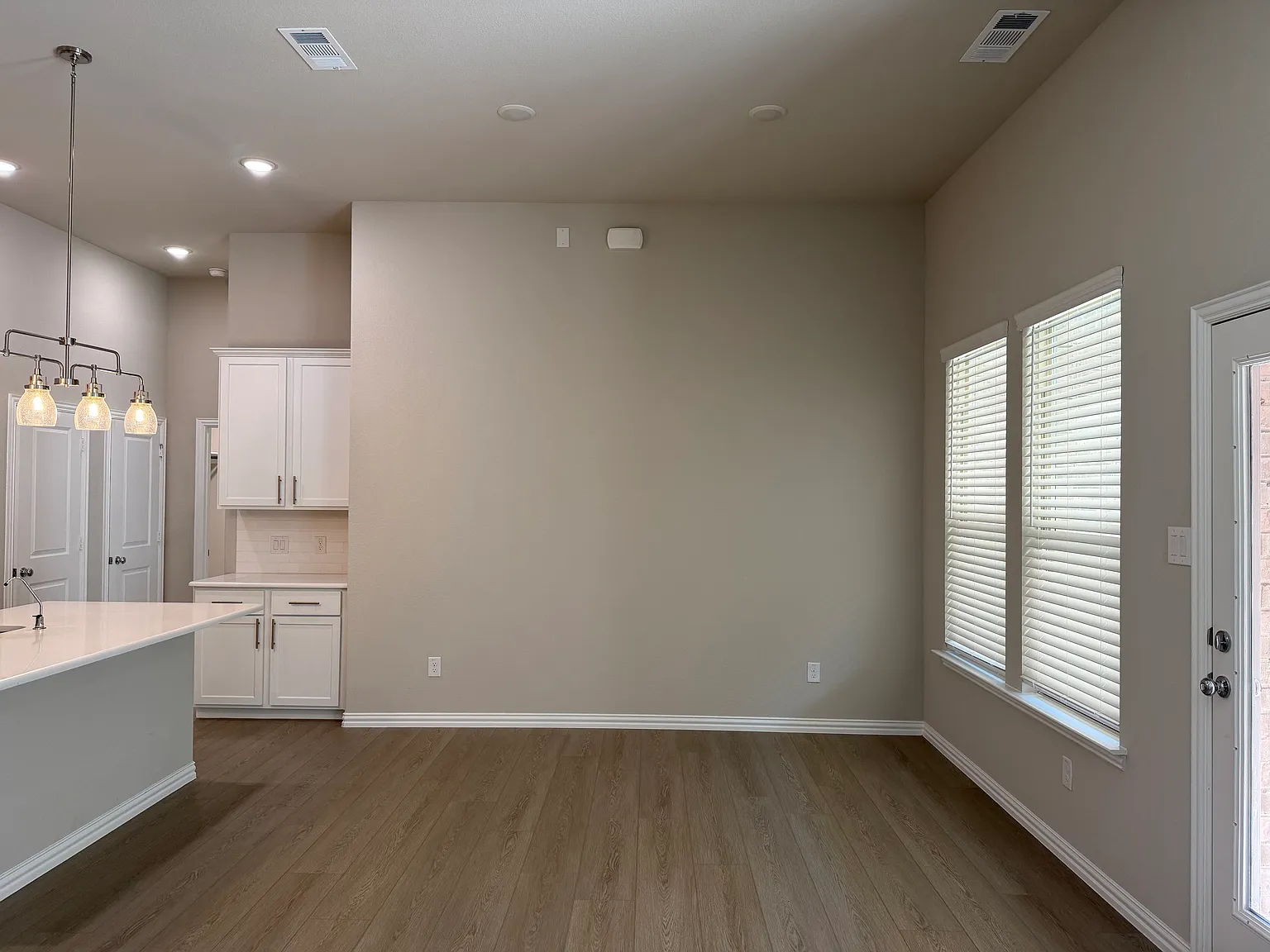 3 bed, 1845 sqft, $2,250 — Photo 4