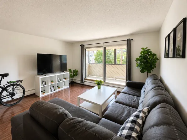 1513 26th Ave SW #108, Calgary, AB T2T 1C4