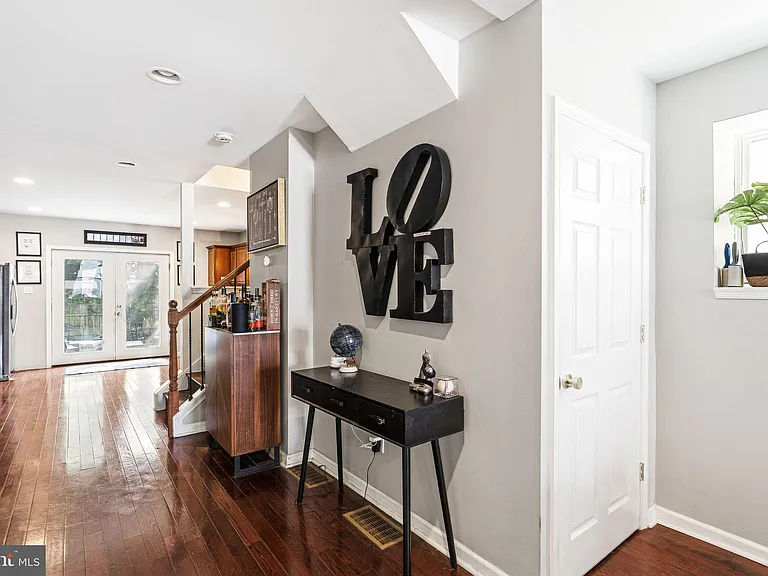 208 W Wildey St — Photo 6