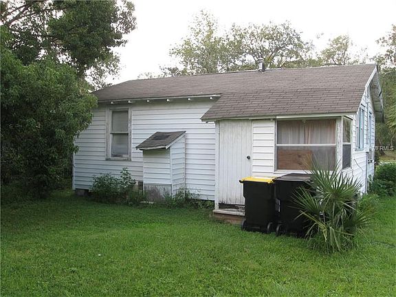 3rd image of 290 E Ohio Ave
