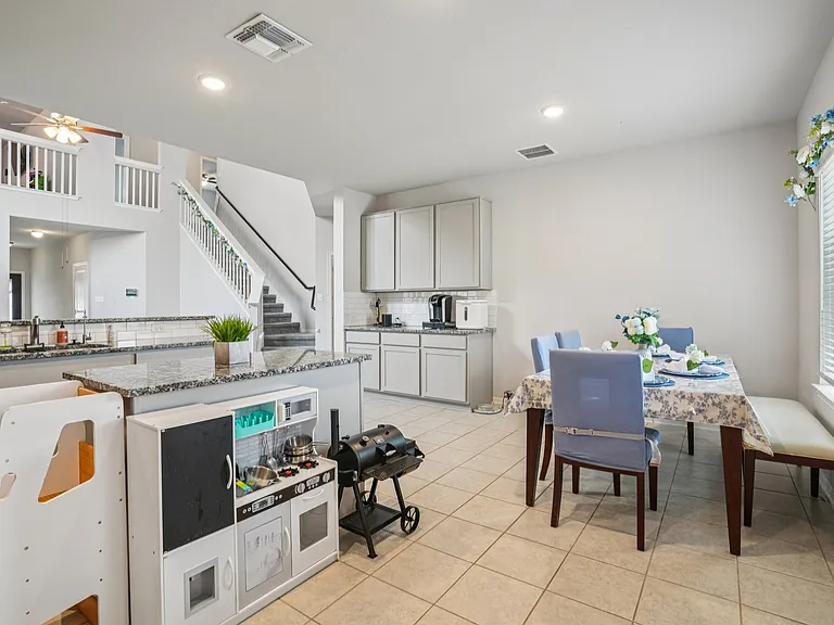 8915 Portobello Way — Photo 19