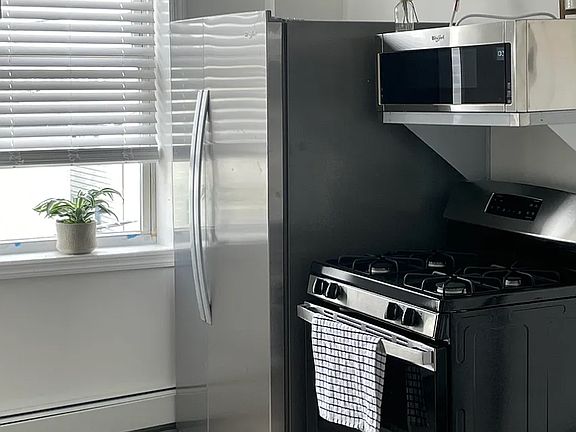 3rd image of 188 Avenue F APT 6