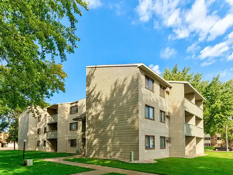 Scandia Woods Apartments — Photo 2
