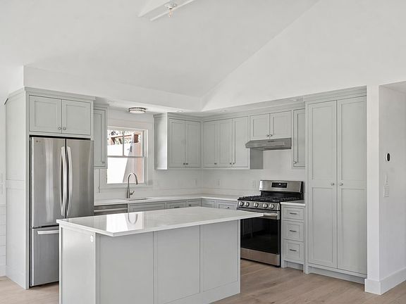 4th image of 10 Winthrop Ave