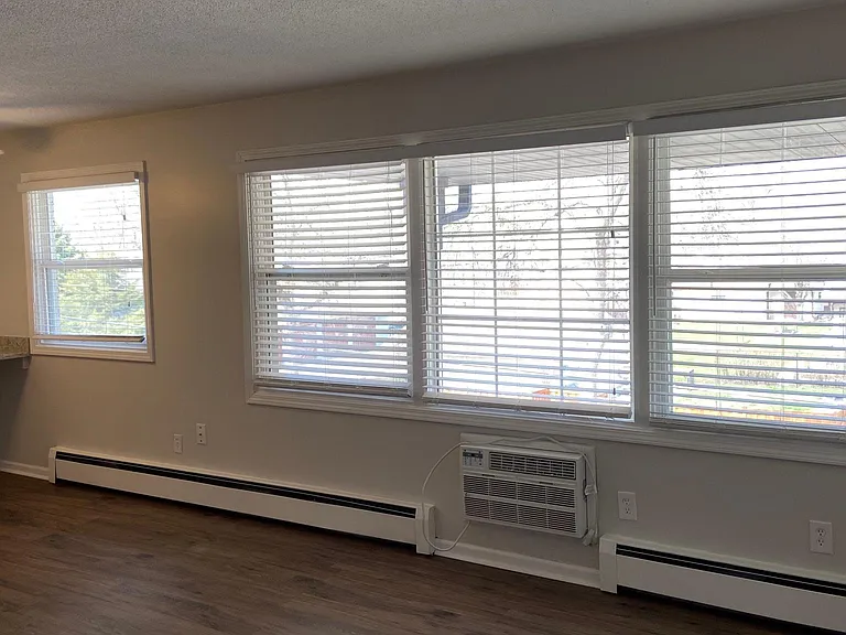 714 Spring St NE #9 — Photo 5
