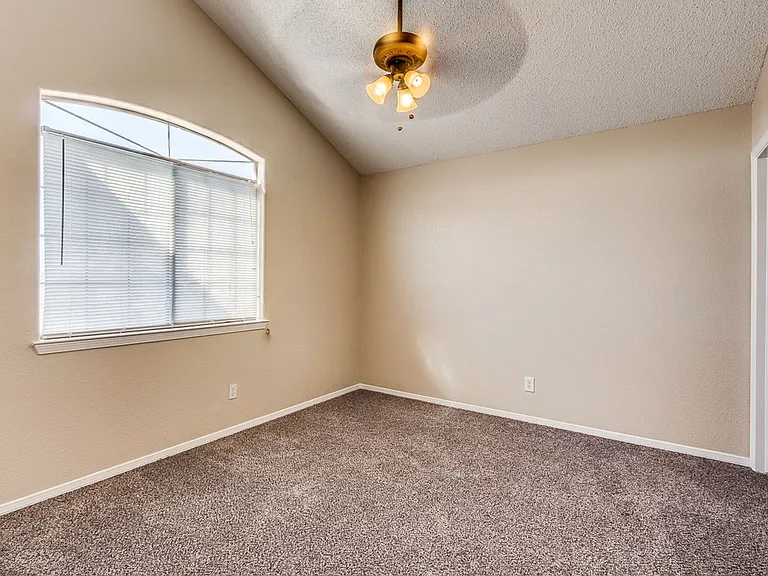 900 Tecate Pl — Photo 29