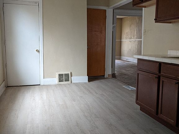 5th image of 668 Pingree St