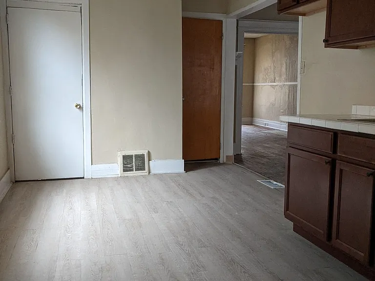 668 Pingree St — Photo 5
