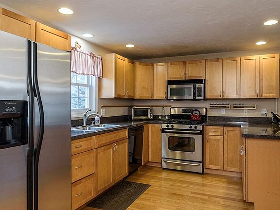 5th image of 14 Ashland St #14