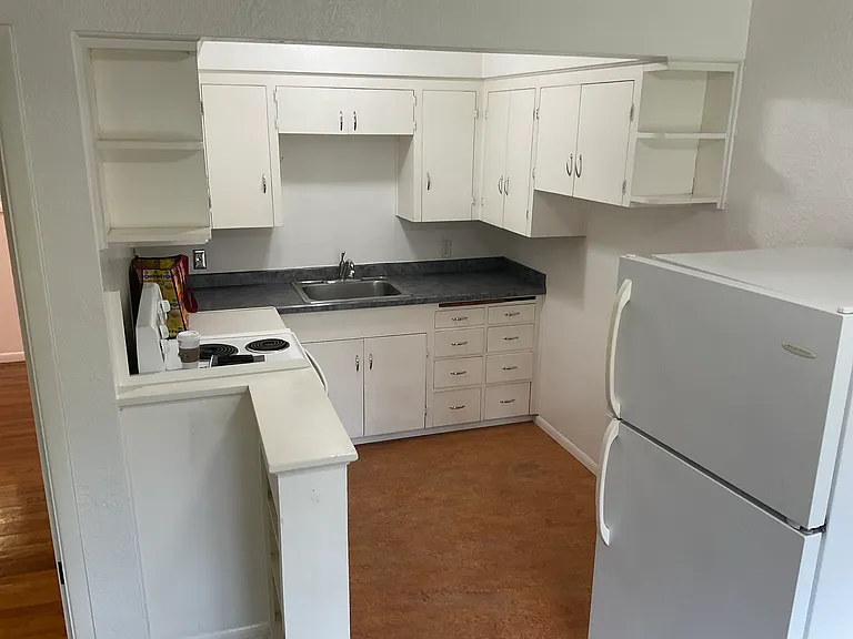 5320 SE Schiller St #3 — Photo 6