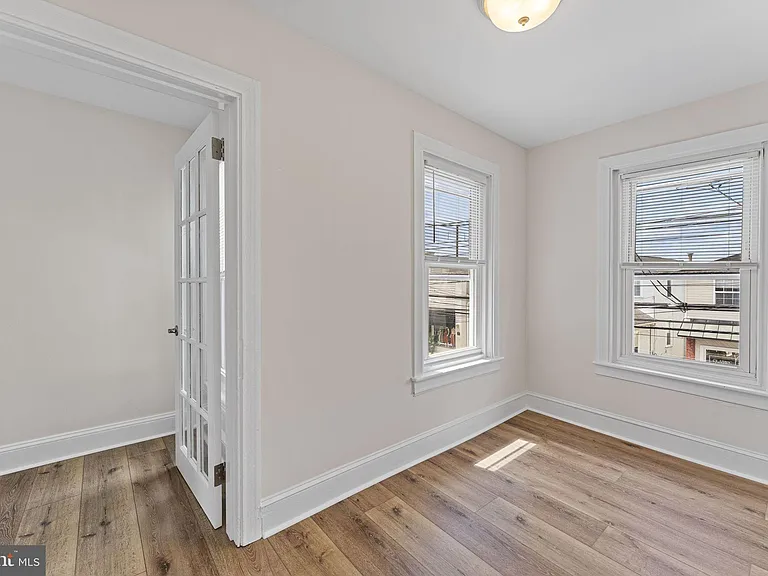 116 E King St — Photo 8