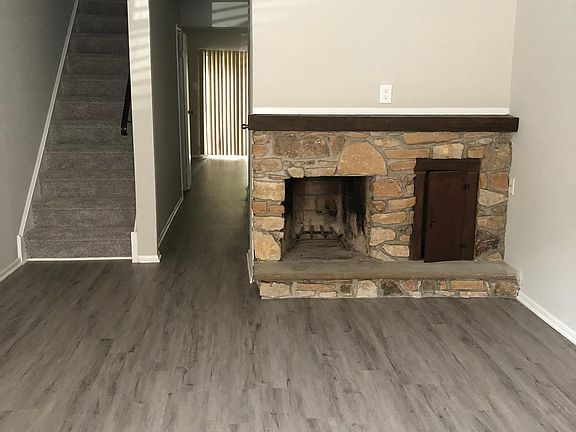 2nd image of 27 Park Vallei Ln