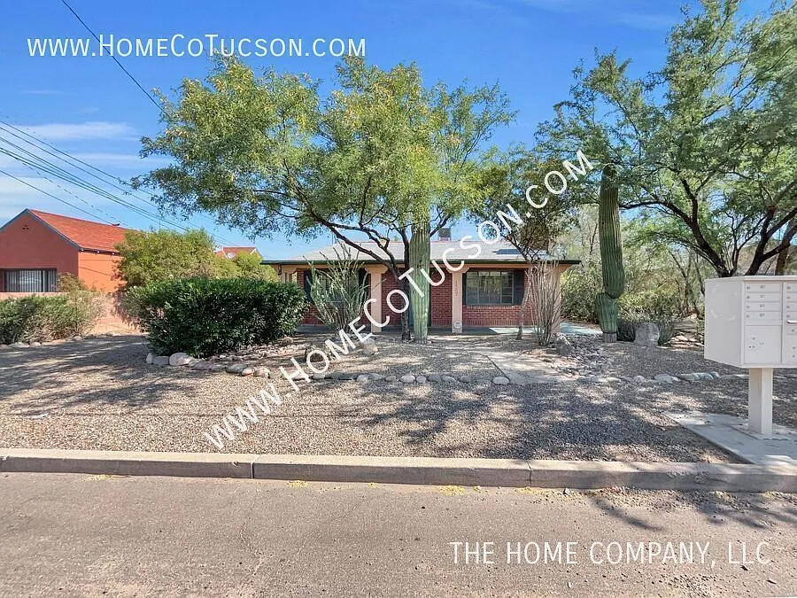 1507 E Blacklidge: Timeless 1940s Brick Home with Modern Comforts and Classic Charm — Photo 3
