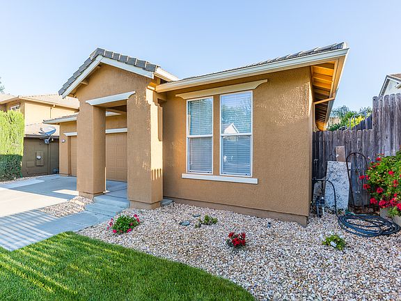 2nd image of 3841 Sierra Gold Dr