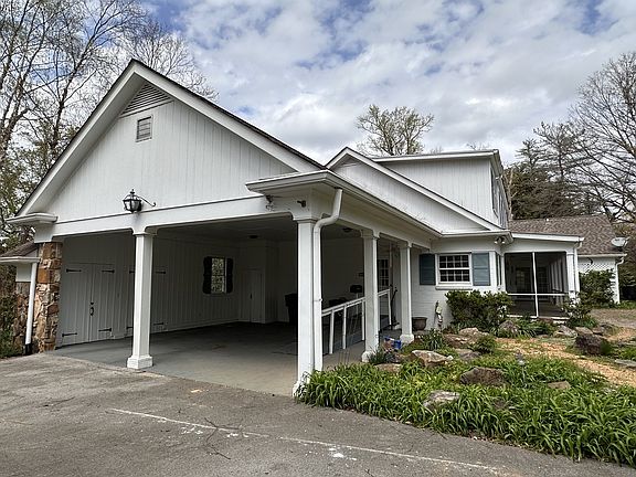 3rd image of 102 Oak Hill Dr