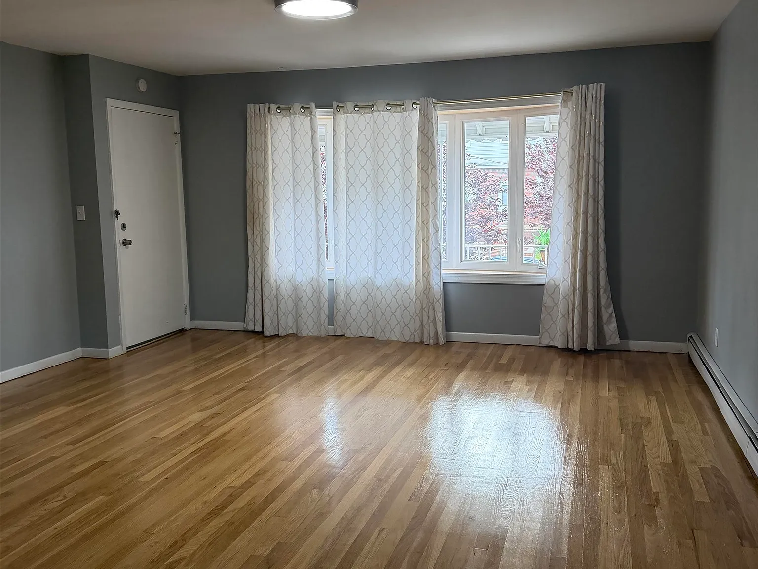 3 bed, 1.5 bath, $2,700 — Photo 4