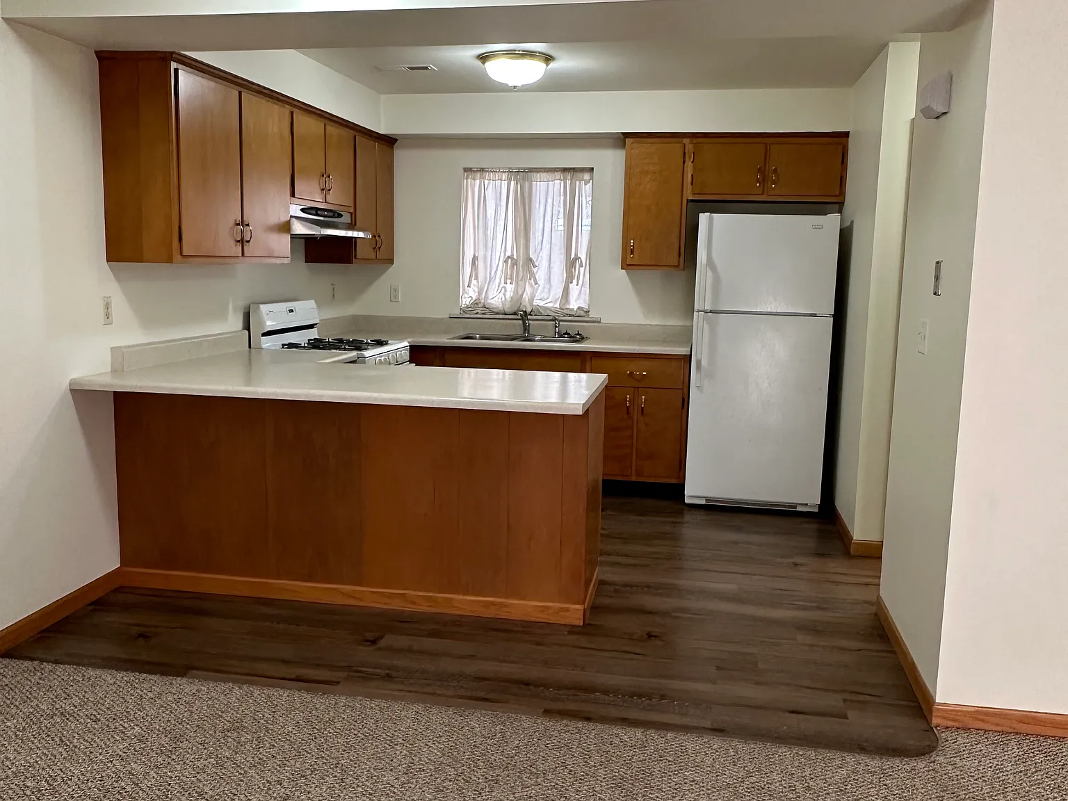 3 bed, 1.5 bath, 1200 sqft, $1,300 — Photo 2
