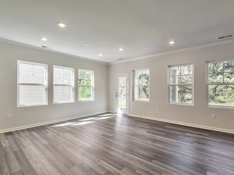 5714 Woodlawn Dr — Photo 10