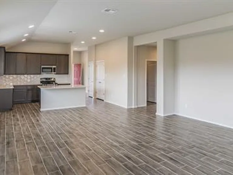 204 Rollingwood Dr — Photo 10