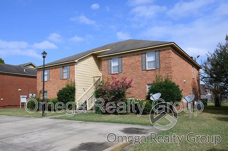 Castle Ridge Apartments — Photo 2