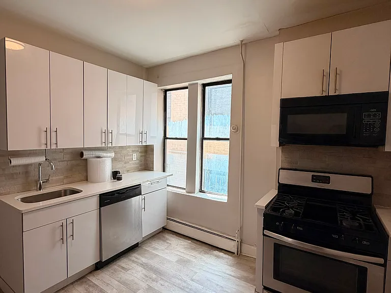 5708 Hudson Ave #10-C — Photo 1