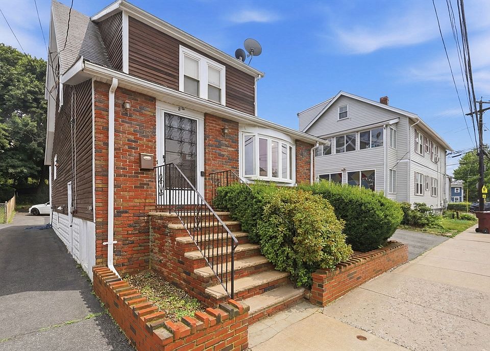 1st image of 80 Clarence St