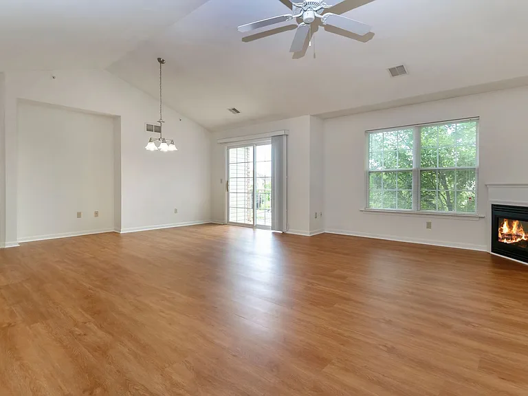 Spring Creek Apartments — Photo 156