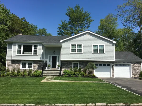 8 Pinebrook Dr, White Plains, NY 10605