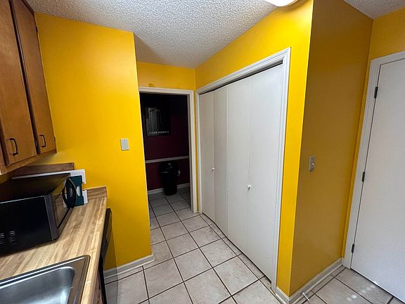4th image of 2383 Gregory Dr
