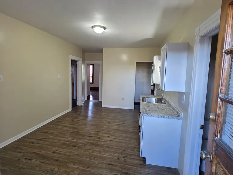 462 Maple Franklin St #3R — Photo 6