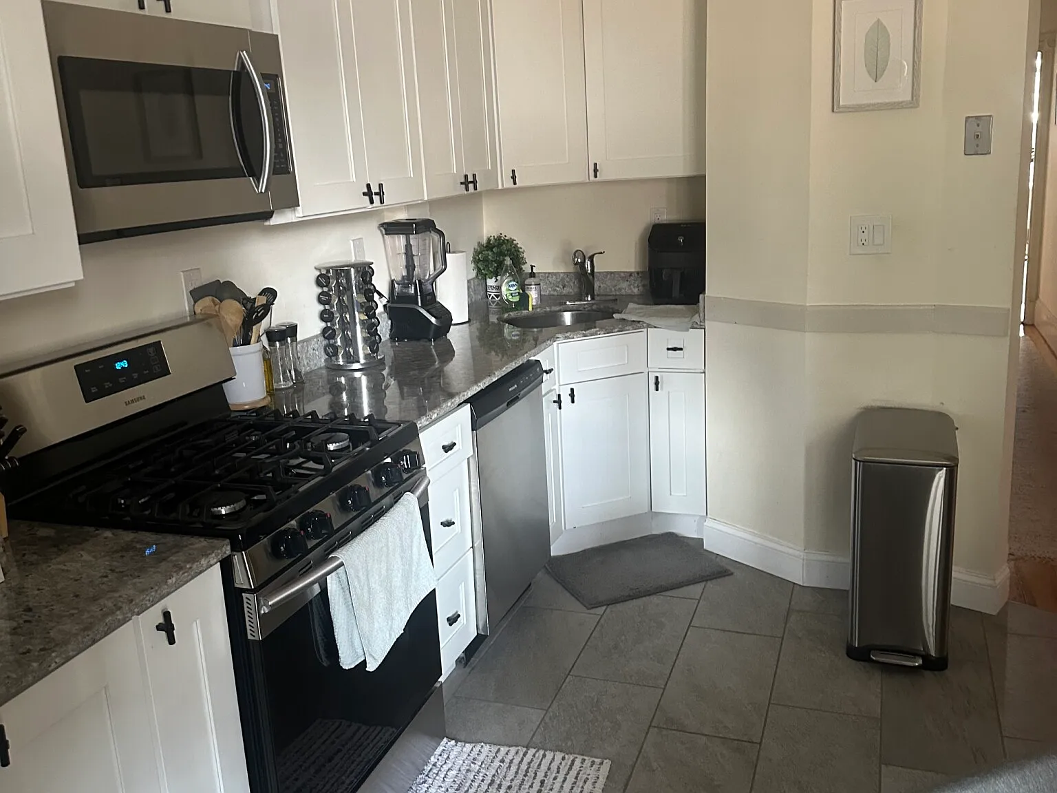 2 bed, $4,000 — Photo 2