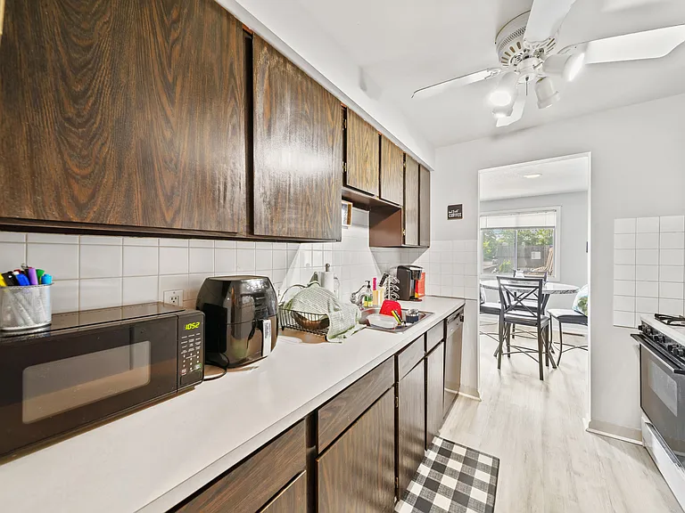 Heatherstone Apartments — Photo 18