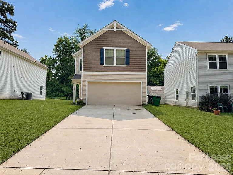 3220 Capitol Dr — Photo 1