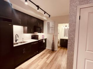 325 Park East Dr, Winnipeg, MB R3Y1Z9