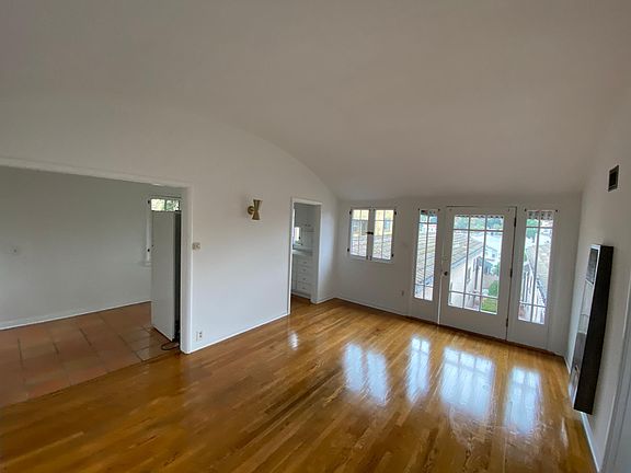 4th image of 834 Silverlake Blvd #1/2