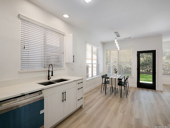 5th image of 15414 FALL PLACE DR