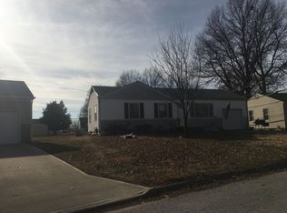 17205 E Swope Ln, Independence, MO 64056