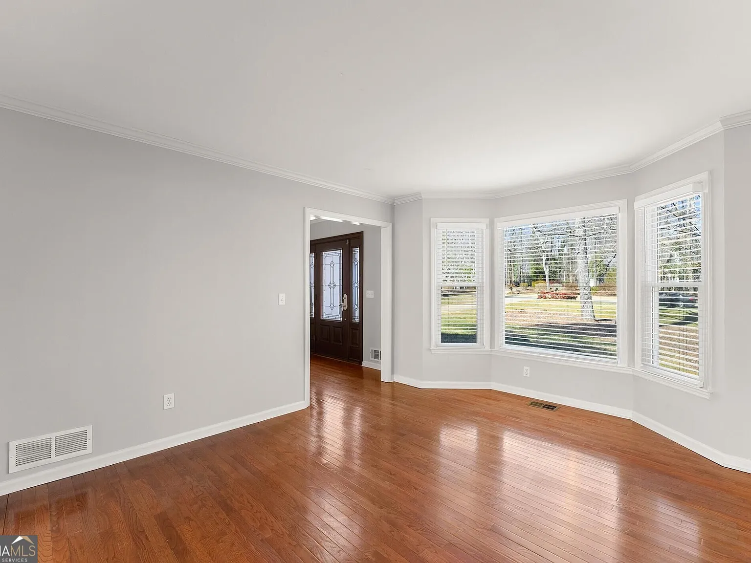 4 bed, 2.5 bath, 2363 sqft, $3,400 — Photo 4