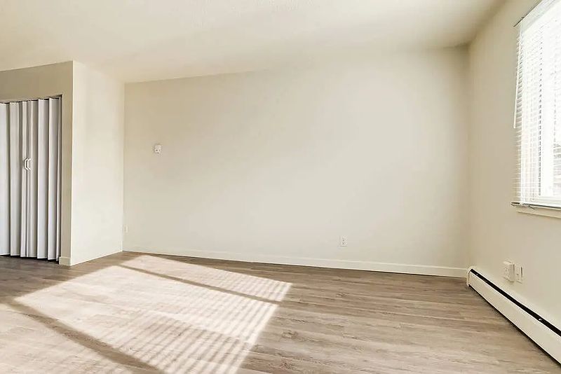 Edmonton Apartment for rent - 2 Bedrooms — photo 12