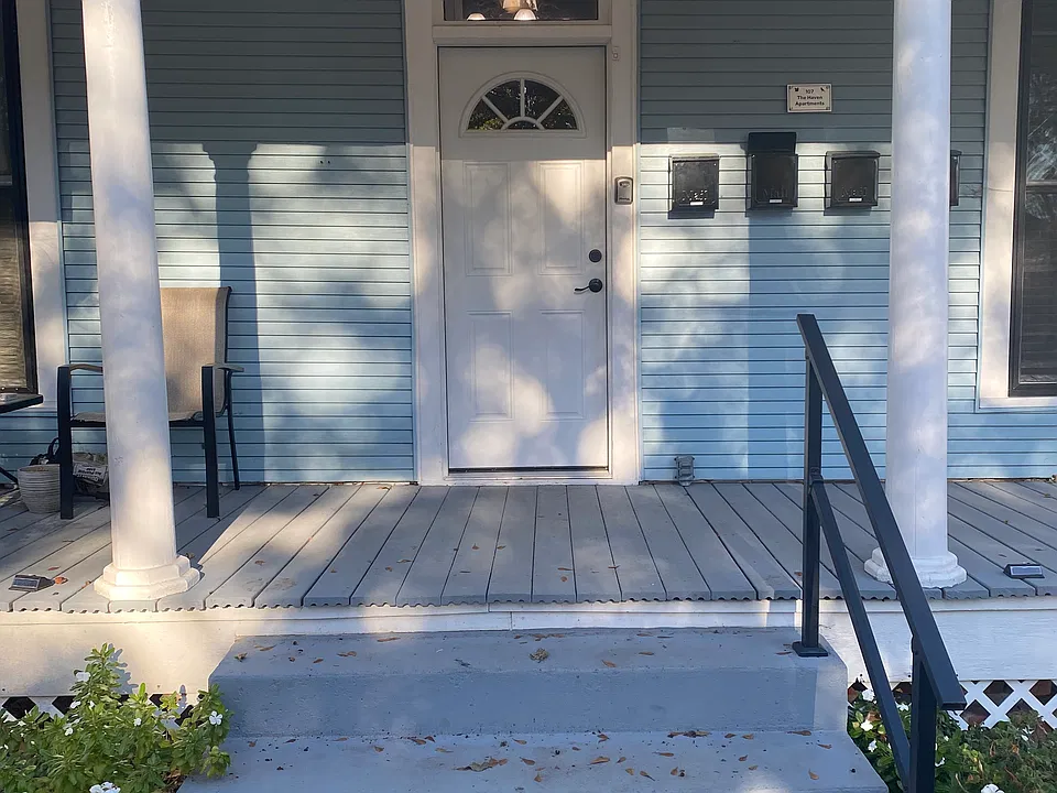 107 W Clarksville St #3