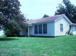 211 Main St, Maud, TX 75567