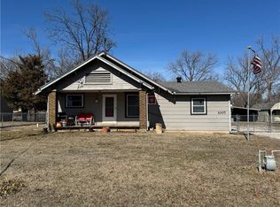 1007 E 7th St, Altamont, KS 67330