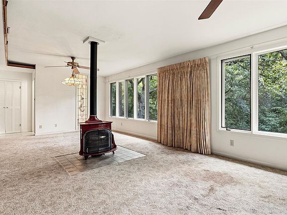 5th image of 4927 Strass Dr