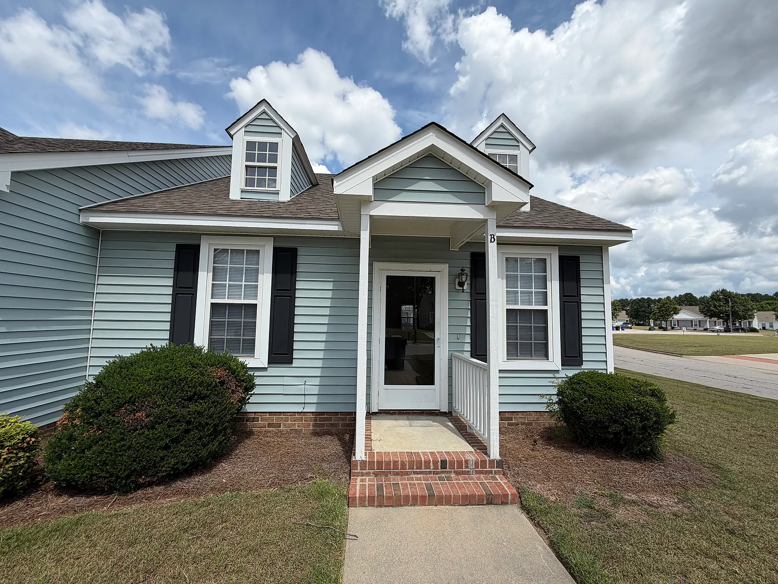 2 bed, 950 sqft, $1,295 — Photo 1