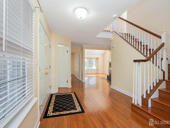 2nd image of 32 Inverness Ct