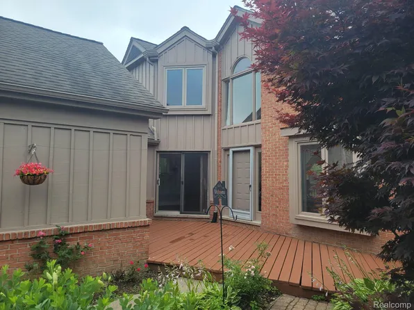 37638 Russett Dr, Farmington, MI 48331