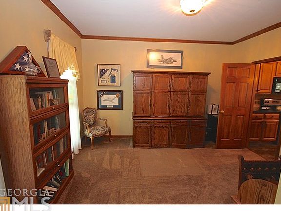 4th image of 233 Columns Ln