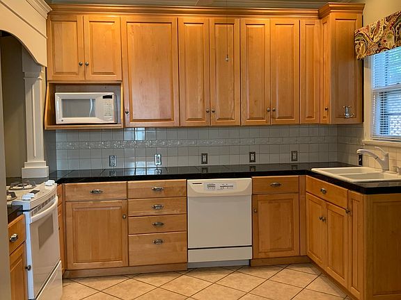 3rd image of 1306 Indian Dr