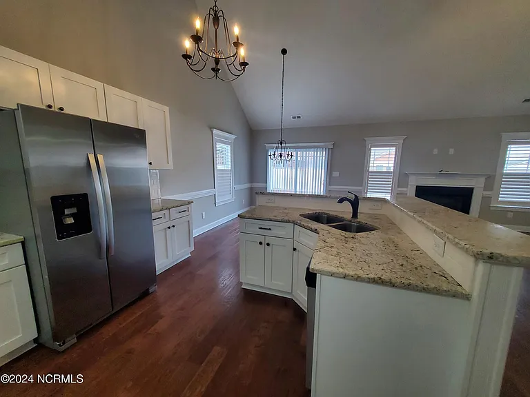 1208 Brighton Dr — Photo 5